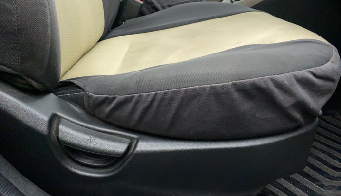 2017 Hyundai Grand i10 SPORTZ 1.2 KAPPA VTVT, Petrol, Manual, 17,238 km, Driver Side Adjustment Panel