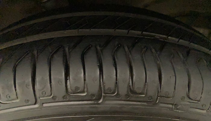 2012 Maruti Wagon R 1.0 VXI, Petrol, Manual, 17,709 km, Left Front Tyre Tread