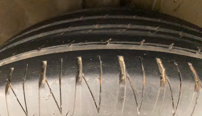 2012 Hyundai i20 SPORTZ 1.2, Petrol, Manual, 80,577 km, Right Front Tyre Tread