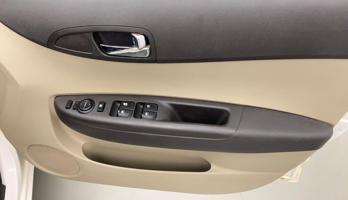 2012 Hyundai i20 SPORTZ 1.2, Petrol, Manual, 80,577 km, Driver Side Door Panels Control