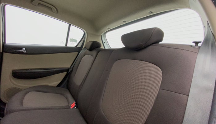 2012 Hyundai i20 SPORTZ 1.2, Petrol, Manual, 80,577 km, Right Side Rear Door Cabin