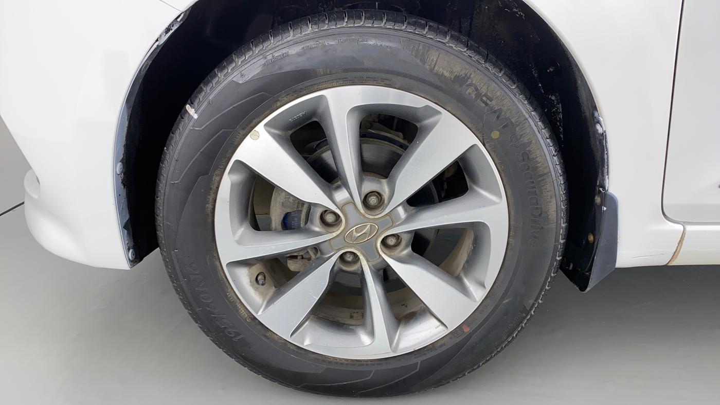 2015 Hyundai Elite i20 SPORTZ (O) 1.4, Diesel, Manual, 70,503 km, Left Front Wheel