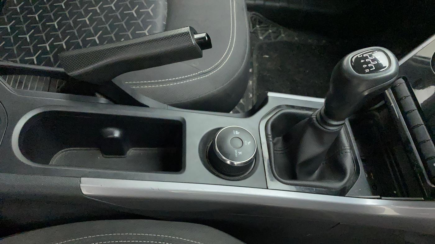 2021 Tata NEXON XM SUNROOF DIESEL, Diesel, Manual, 35,139 km, Gear Lever