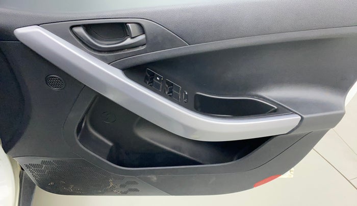 2021 Tata NEXON XM SUNROOF DIESEL, Diesel, Manual, 35,139 km, Driver Side Door Panels Control