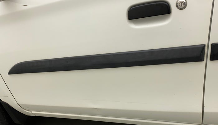 2016 Maruti Alto K10 VXI, Petrol, Manual, 32,658 km, Front passenger door - Minor scratches