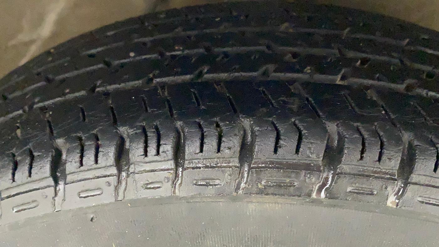 2016 Maruti Alto K10 VXI, Petrol, Manual, 32,658 km, Right Front Tyre Tread
