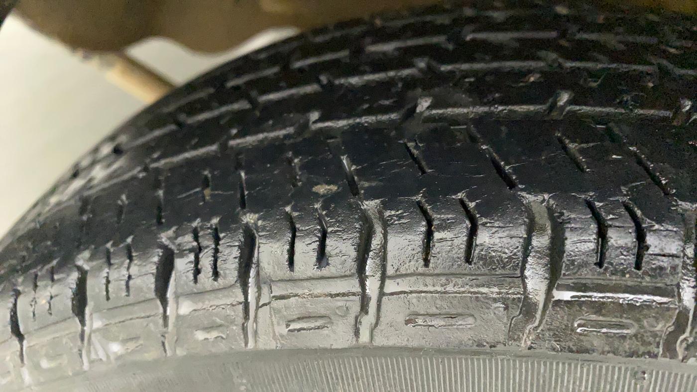 2016 Maruti Alto K10 VXI, Petrol, Manual, 32,658 km, Left Front Tyre Tread