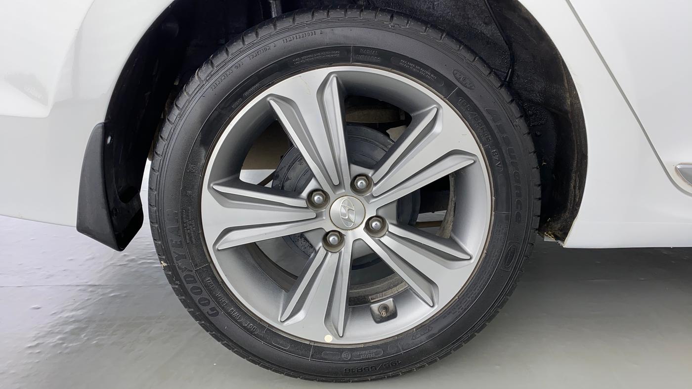 2017 Hyundai Verna 1.6 CRDI SX + AT, Diesel, Automatic, 91,337 km, Right Rear Wheel