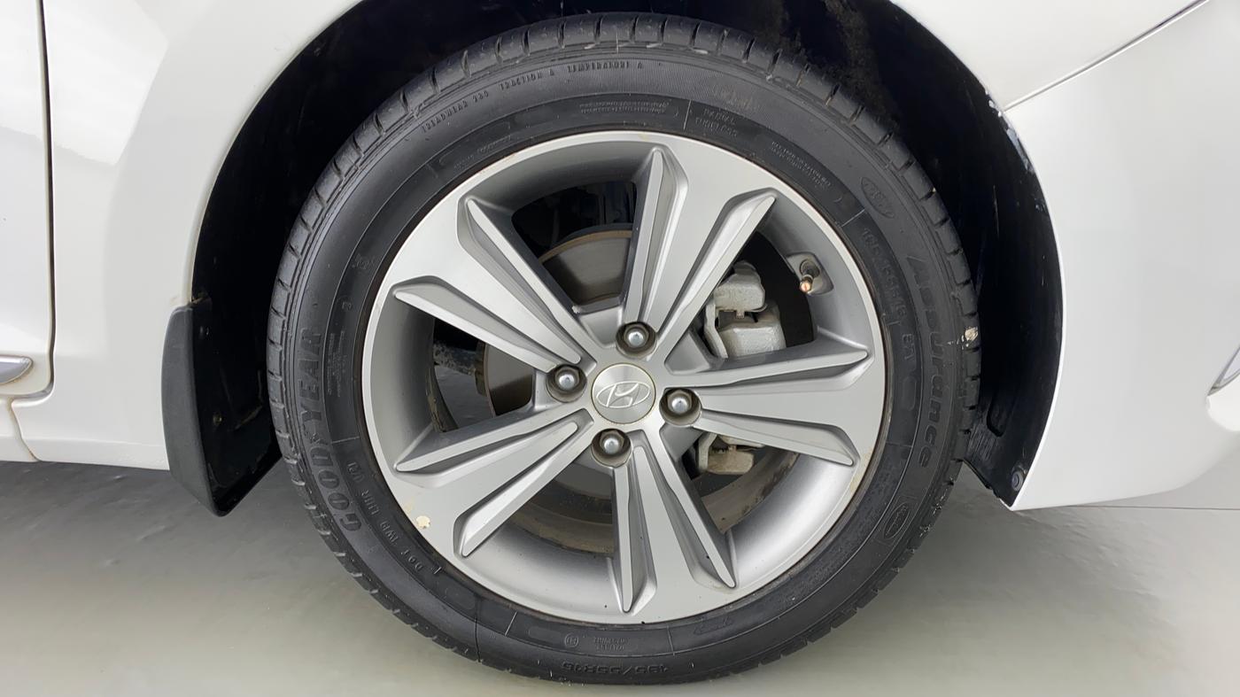 2017 Hyundai Verna 1.6 CRDI SX + AT, Diesel, Automatic, 91,337 km, Right Front Wheel