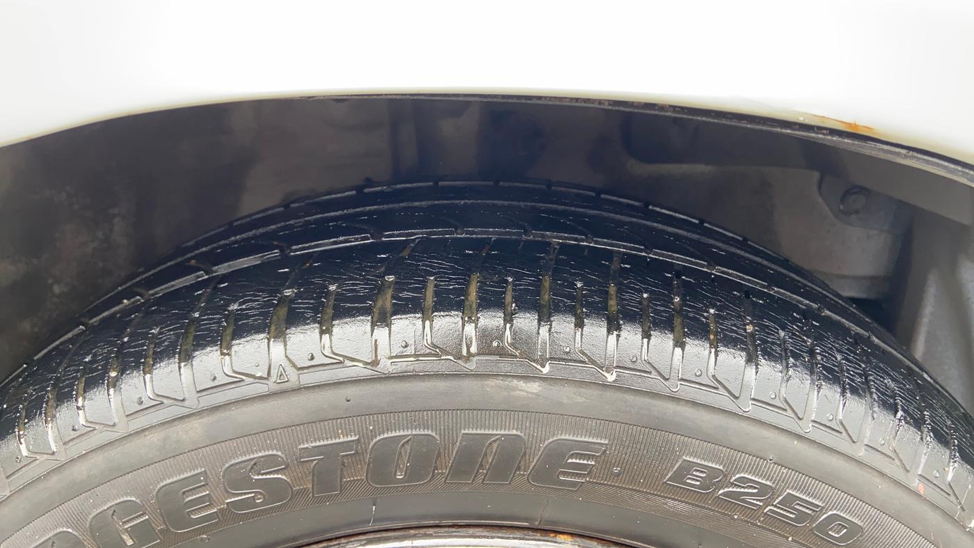 2015 Honda Brio S MT, CNG, Manual, 92,282 km, Right Front Tyre Tread