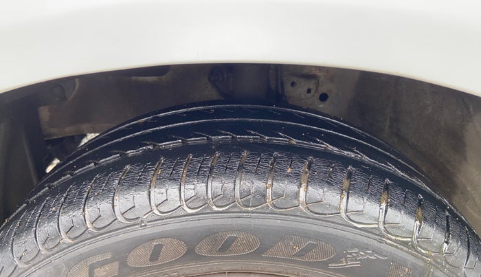 2015 Honda Brio S MT, CNG, Manual, 92,215 km, Left Front Tyre Tread