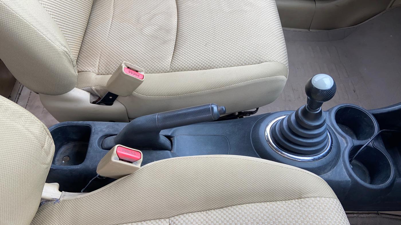 2015 Honda Brio S MT, CNG, Manual, 92,282 km, Gear Lever