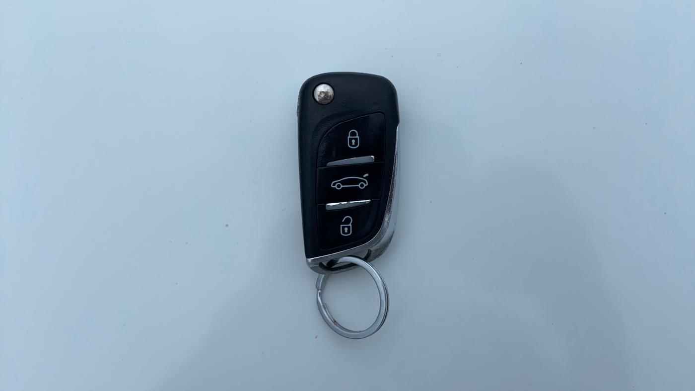 2015 Honda Brio S MT, CNG, Manual, 92,282 km, Key Close Up