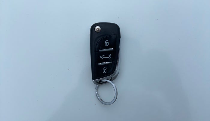 2015 Honda Brio S MT, CNG, Manual, 92,215 km, Key Close Up