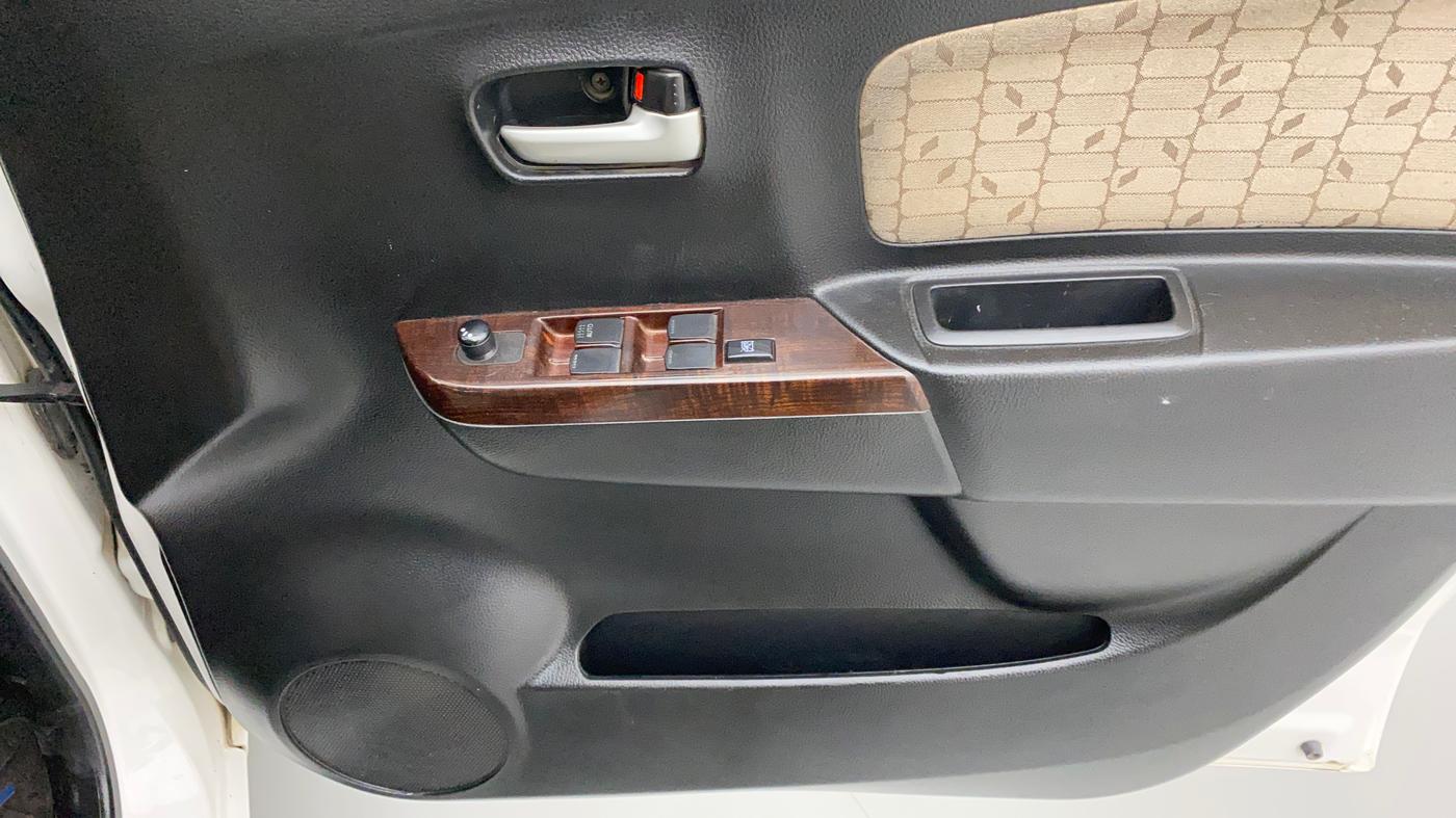 2017 Maruti Wagon R 1.0 VXI OPT, Petrol, Manual, 59,896 km, Driver Side Door Panels Control