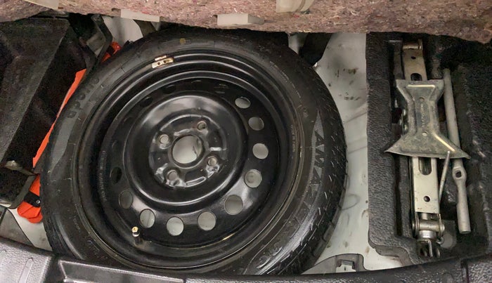 2017 Maruti Wagon R 1.0 VXI OPT, Petrol, Manual, 59,896 km, Dicky (Boot door) - Tool missing