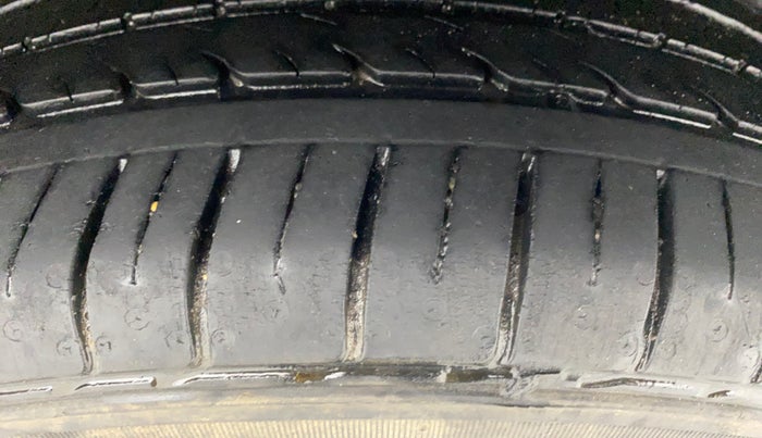 2022 Volkswagen Polo HIGHLINE PLUS 1.0L TSI, Petrol, Manual, 32,468 km, Left Rear Tyre Tread