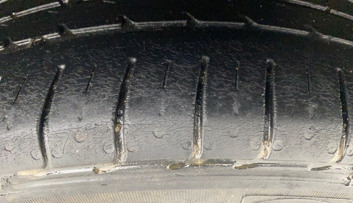 2022 Volkswagen Polo HIGHLINE PLUS 1.0L TSI, Petrol, Manual, 32,468 km, Right Front Tyre Tread