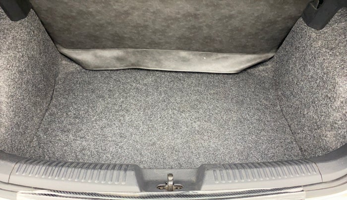 2022 Volkswagen Polo HIGHLINE PLUS 1.0L TSI, Petrol, Manual, 32,468 km, Boot Inside