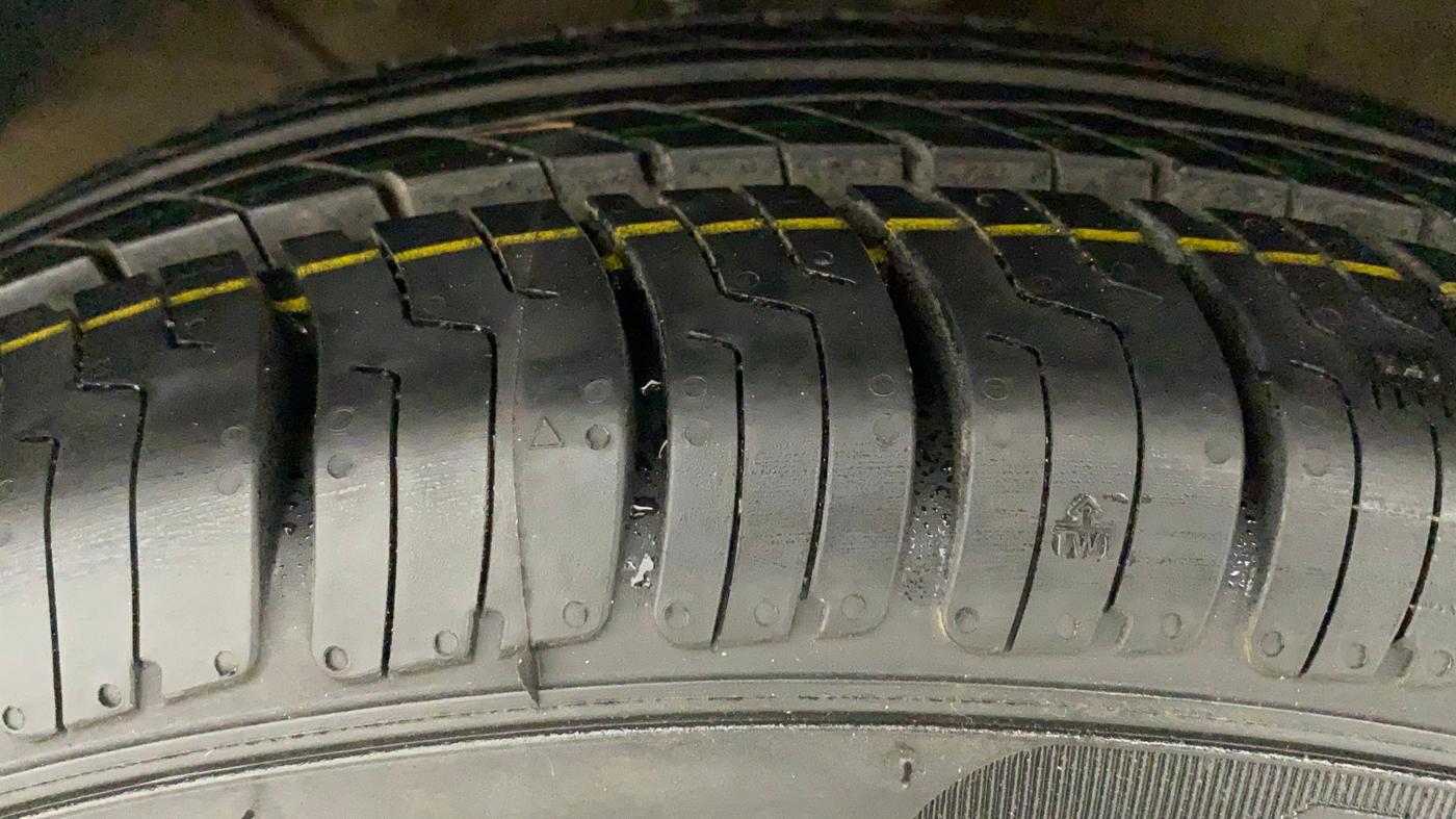 2017 Maruti Baleno DELTA PETROL 1.2, Petrol, Manual, 89,865 km, Left Front Tyre Tread