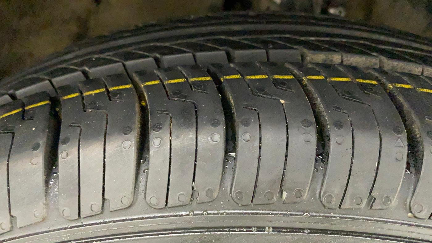 2017 Maruti Baleno DELTA PETROL 1.2, Petrol, Manual, 89,865 km, Right Front Tyre Tread