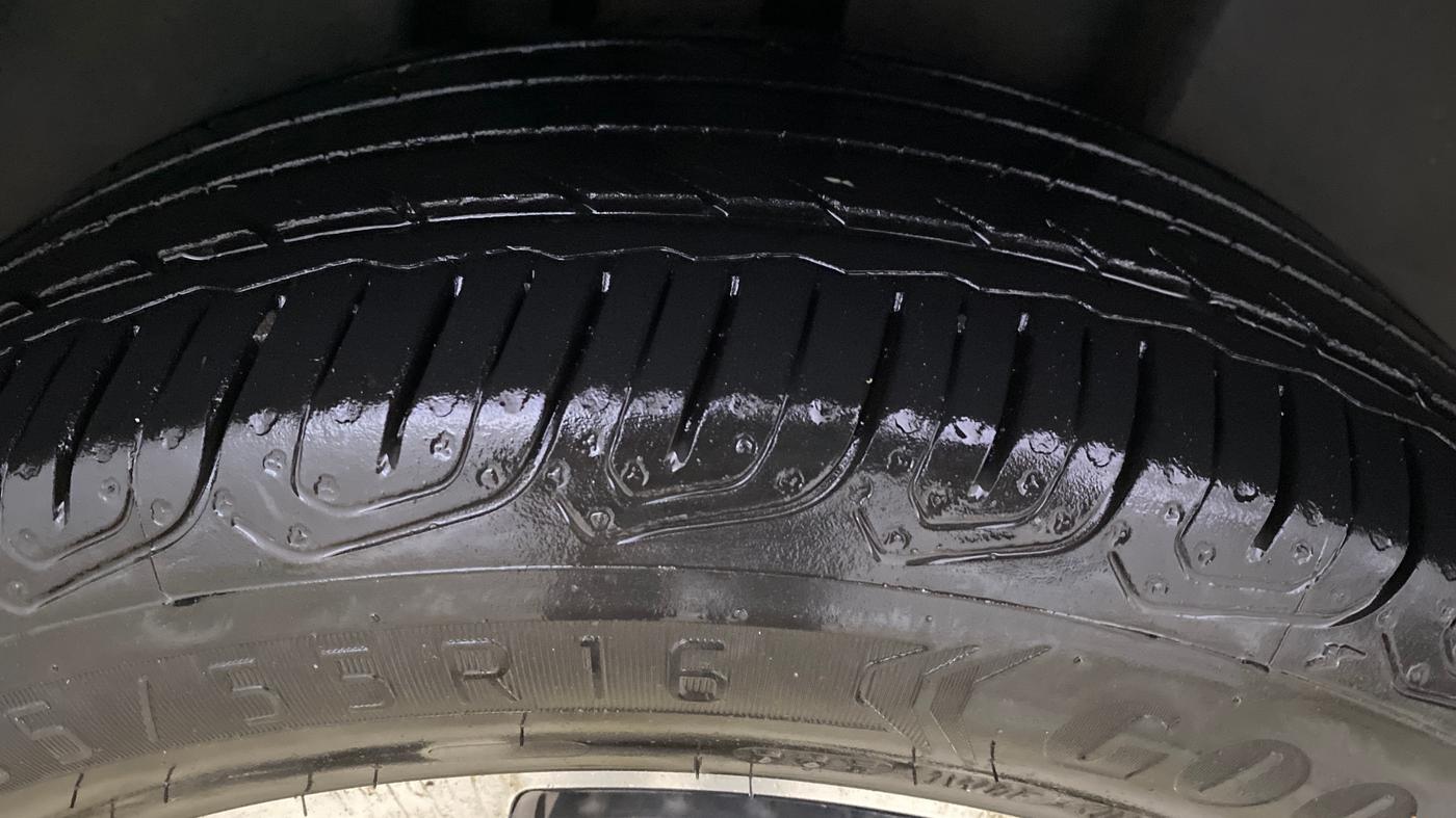 2022 Volkswagen VIRTUS TOPLINE TSI 1.0 AT, Petrol, Automatic, 30,539 km, Right Rear Tyre Tread