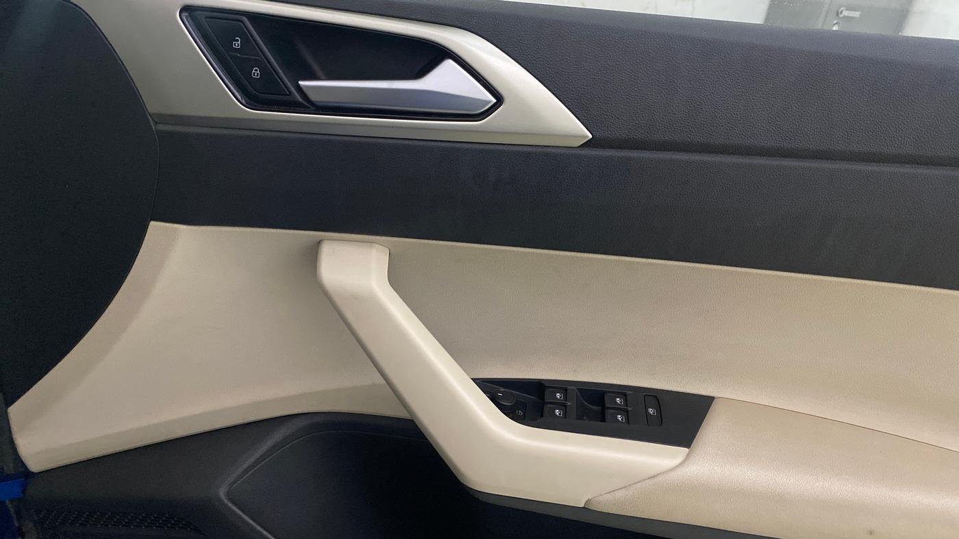 2022 Volkswagen VIRTUS TOPLINE TSI 1.0 AT, Petrol, Automatic, 30,539 km, Driver Side Door Panels Control