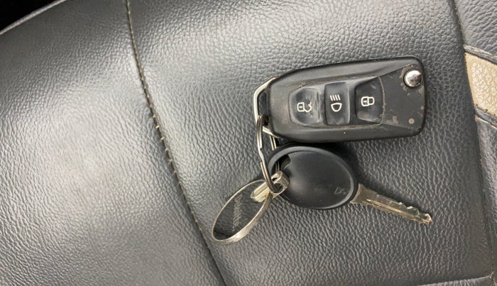 2017 Tata Tiago XZ PETROL, Petrol, Manual, 95,540 km, Key Close Up