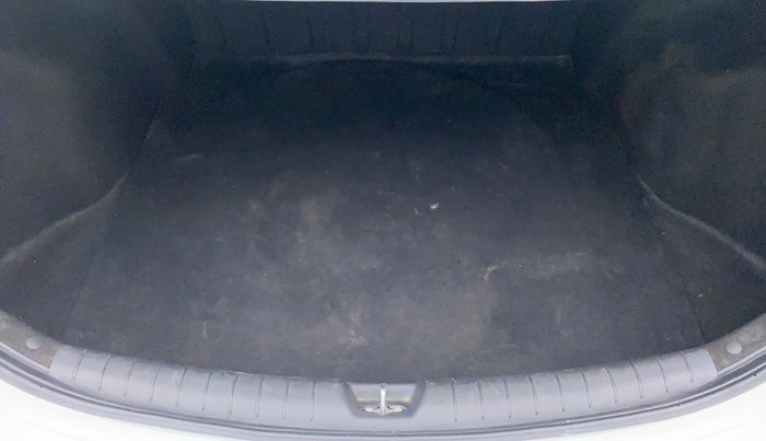 2017 Hyundai Verna 1.6 SX VTVT, Petrol, Manual, 49,592 km, Boot Inside