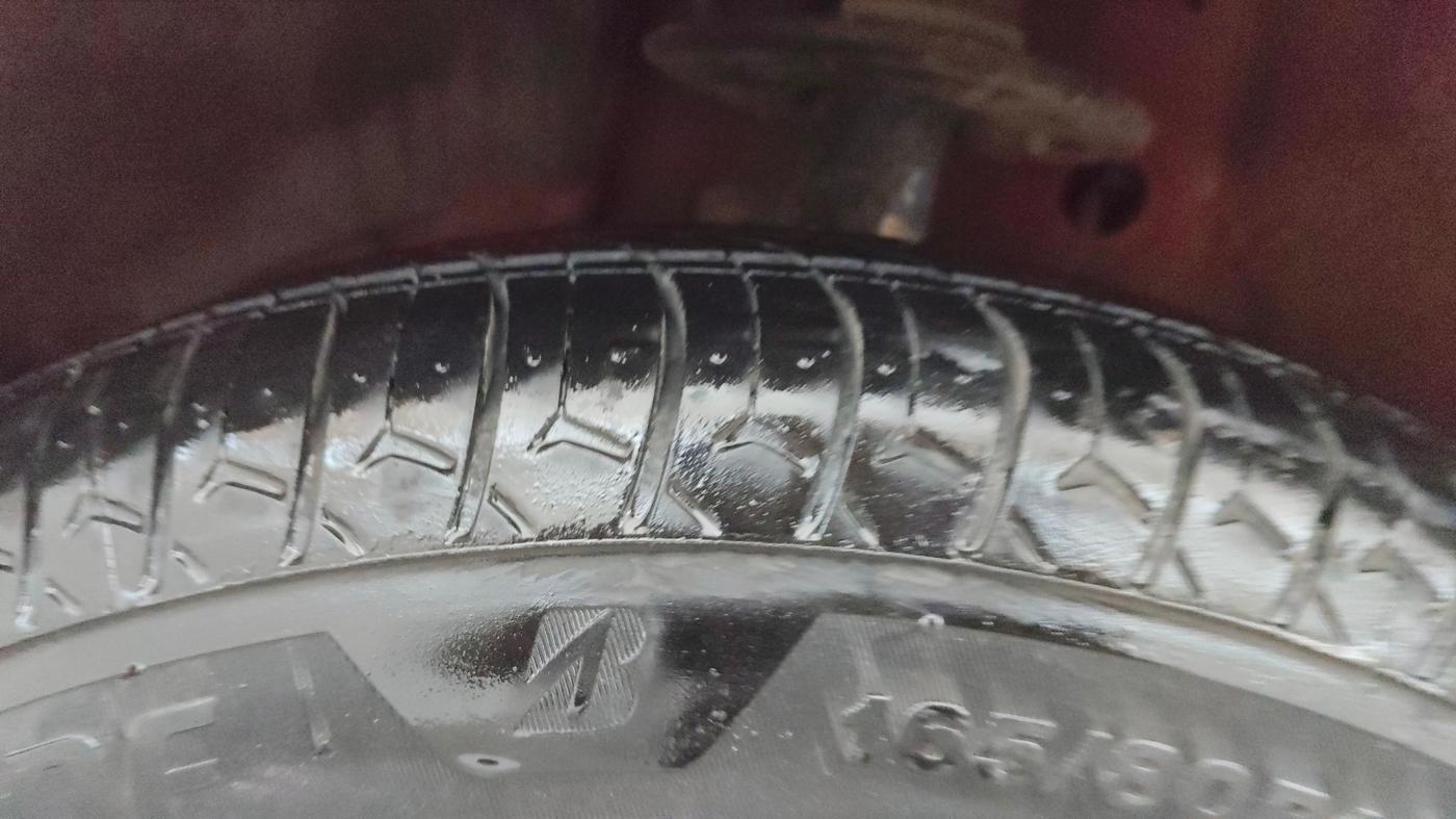 2018 Maruti Swift VXI, Petrol, Manual, 40,665 km, Left Front Tyre Tread