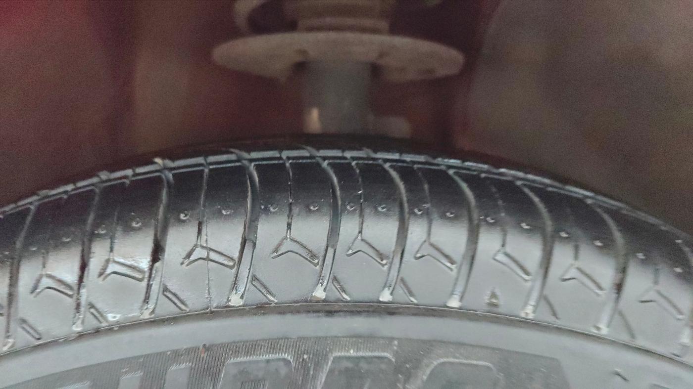 2018 Maruti Swift VXI, Petrol, Manual, 40,665 km, Right Front Tyre Tread