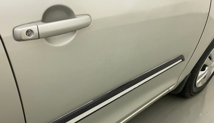 2014 Maruti Swift Dzire VXI, Petrol, Manual, 95,725 km, Driver-side door - Slightly dented