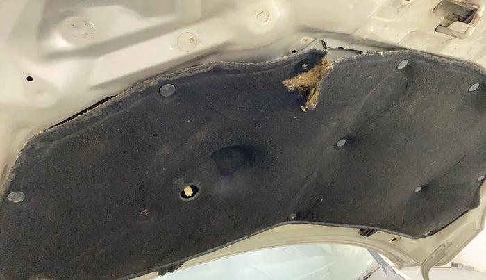 2014 Maruti Swift Dzire VXI, Petrol, Manual, 95,725 km, Bonnet (hood) - Insulation cover has minor damage