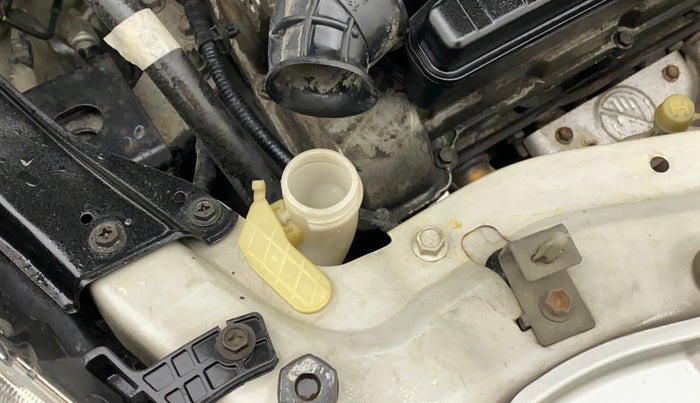 2014 Maruti Swift Dzire VXI, Petrol, Manual, 95,725 km, Front windshield - Wiper bottle cap missing