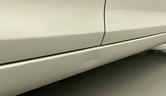2014 Maruti Swift Dzire VXI, Petrol, Manual, 95,725 km, Right running board - Slightly dented