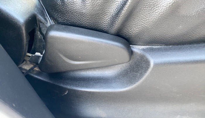 2020 Datsun Redi Go T(O) 1.0, Petrol, Manual, 22,120 km, Driver Side Adjustment Panel