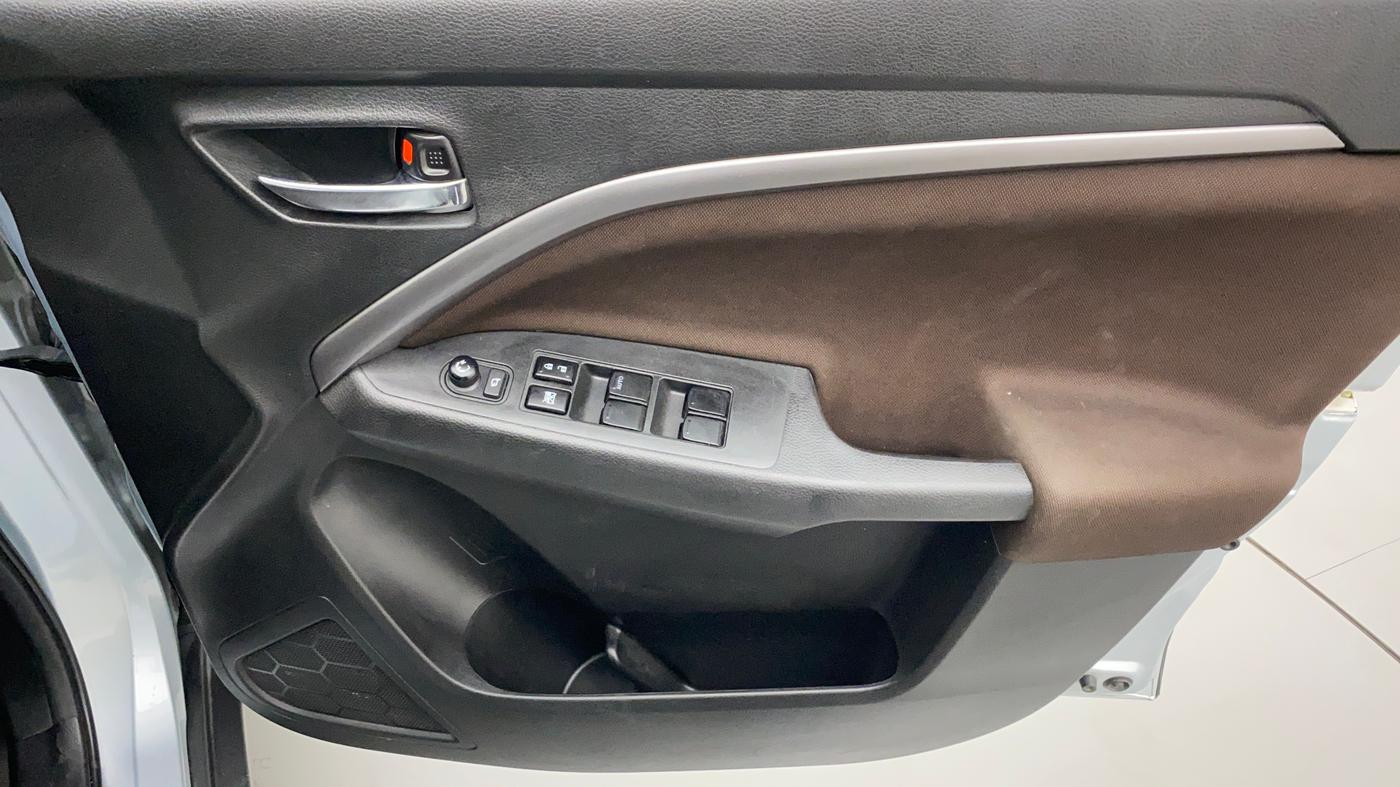 2023 Maruti BREZZA ZXI SMART HYBRID , Petrol, Manual, 12,465 km, Driver Side Door Panels Control