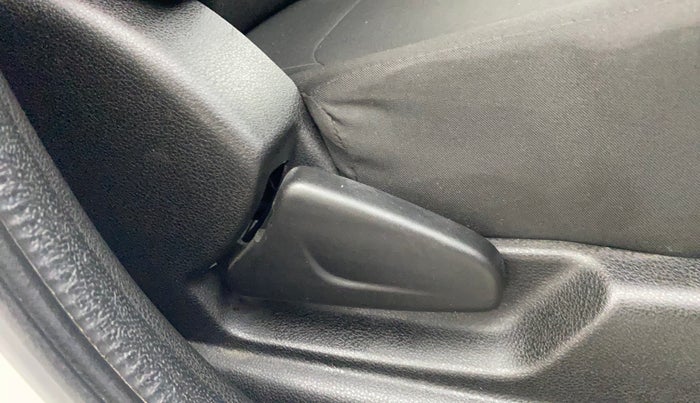 2022 Renault Kwid RXT 1.0 AMT, Petrol, Automatic, 2,690 km, Driver Side Adjustment Panel