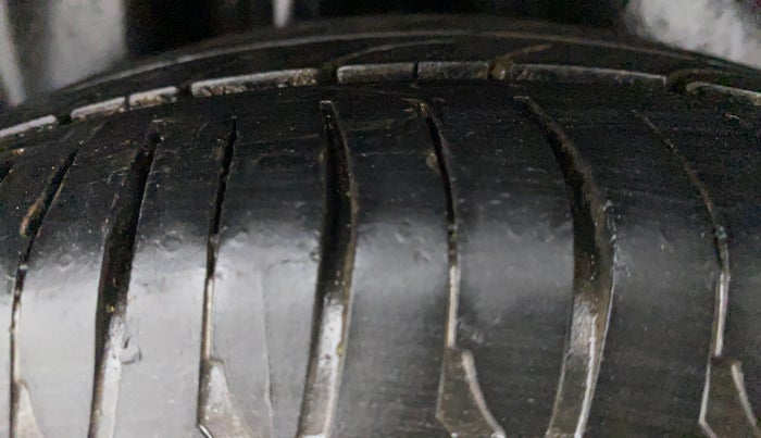 2010 Volkswagen Polo HIGHLINE1.2L, Petrol, Manual, 75,633 km, Right Rear Tyre Tread
