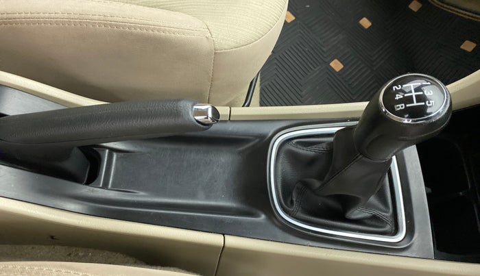 2017 Maruti Ciaz DELTA 1.4 VVT, Petrol, Manual, 40,708 km, Gear Lever