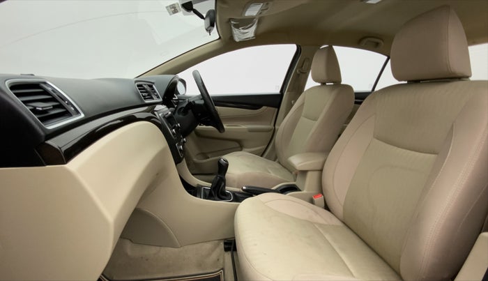 2017 Maruti Ciaz DELTA 1.4 VVT, Petrol, Manual, 40,708 km, Right Side Front Door Cabin