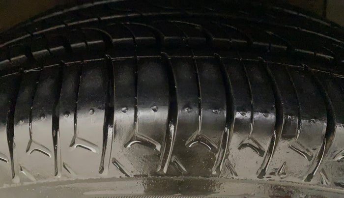 2015 Hyundai Xcent S 1.2, Petrol, Manual, 81,037 km, Right Front Tyre Tread