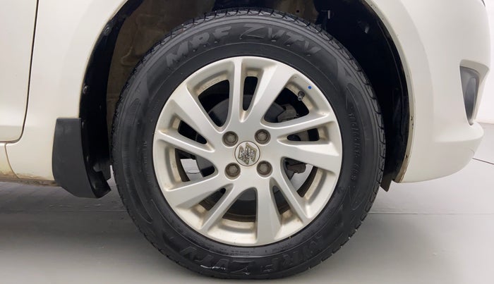 2014 Maruti Swift ZXI D, Petrol, Manual, 18,865 km, Right Front Wheel