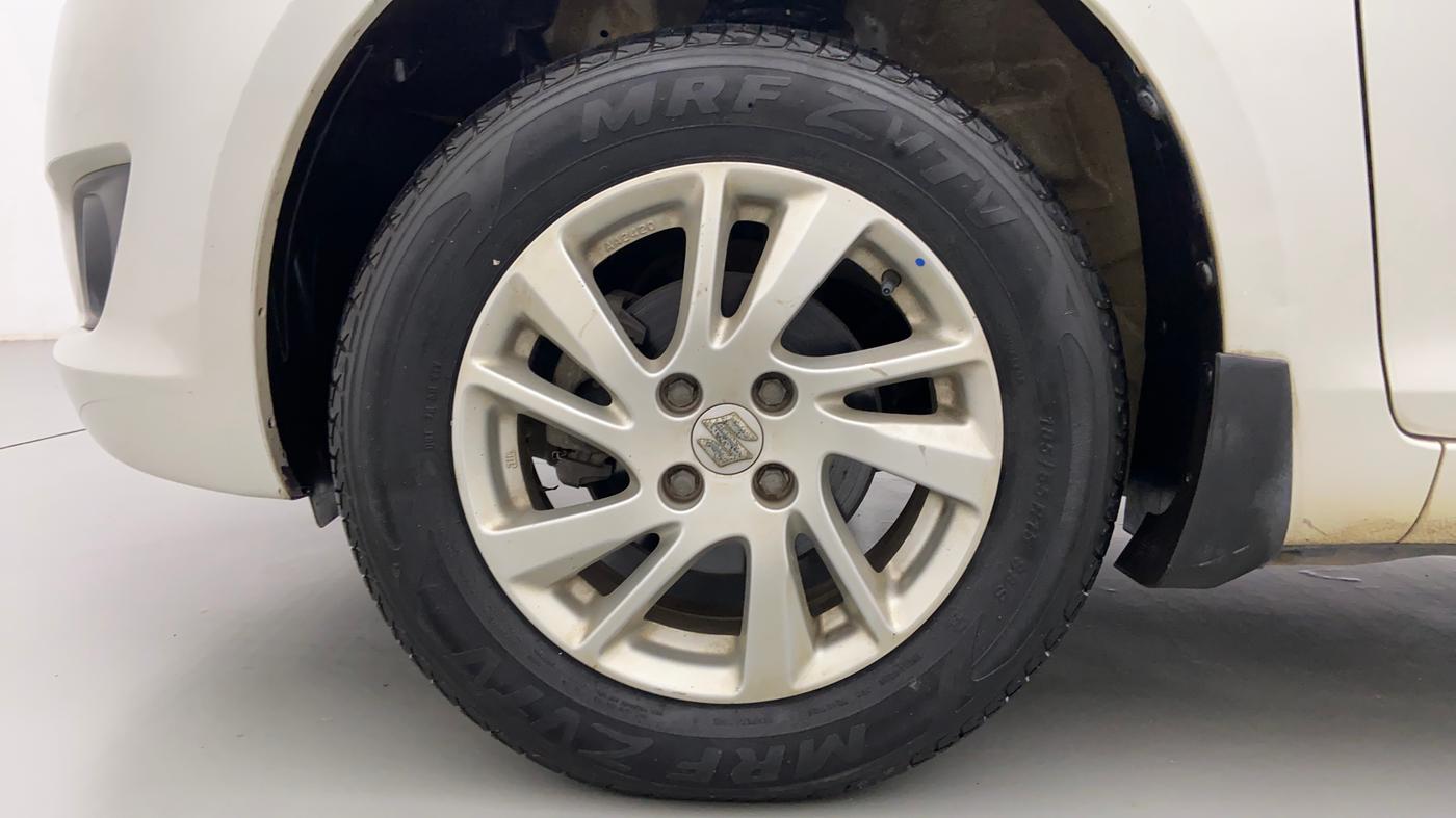2014 Maruti Swift ZXI D, Petrol, Manual, 18,865 km, Left Front Wheel