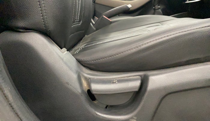 2019 Hyundai Elite i20 MAGNA PLUS 1.2, Petrol, Manual, 67,495 km, Driver Side Adjustment Panel