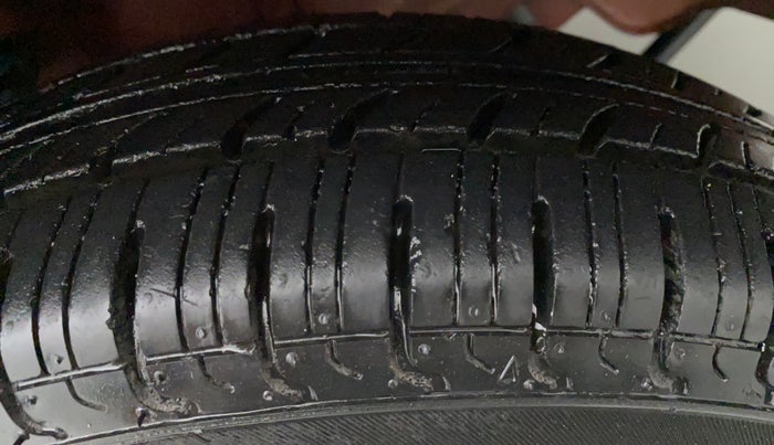 2012 Maruti Alto LXI, Petrol, Manual, 5,635 km, Left Rear Tyre Tread