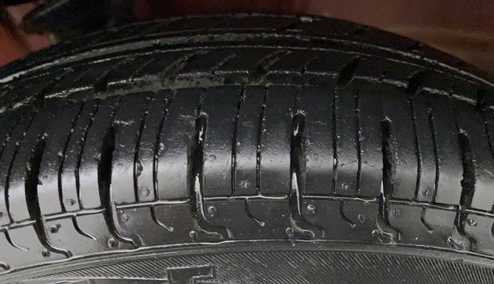 2012 Maruti Alto LXI, Petrol, Manual, 5,635 km, Left Front Tyre Tread