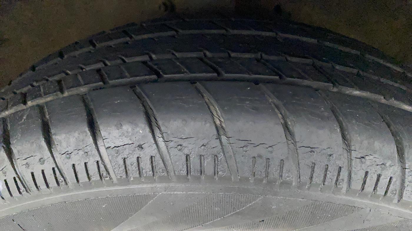 2017 Maruti Celerio ZXI AMT (O), Petrol, Automatic, 44,415 km, Right Front Tyre Tread