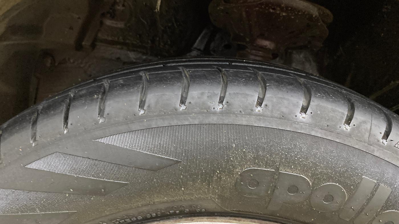 2015 Maruti Celerio VXI CNG, CNG, Manual, 59,551 km, Left Front Tyre Tread