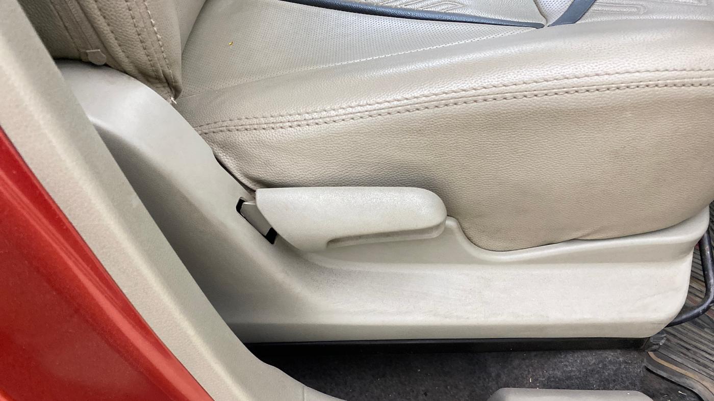 2015 Maruti Celerio VXI CNG, CNG, Manual, 59,551 km, Driver Side Adjustment Panel